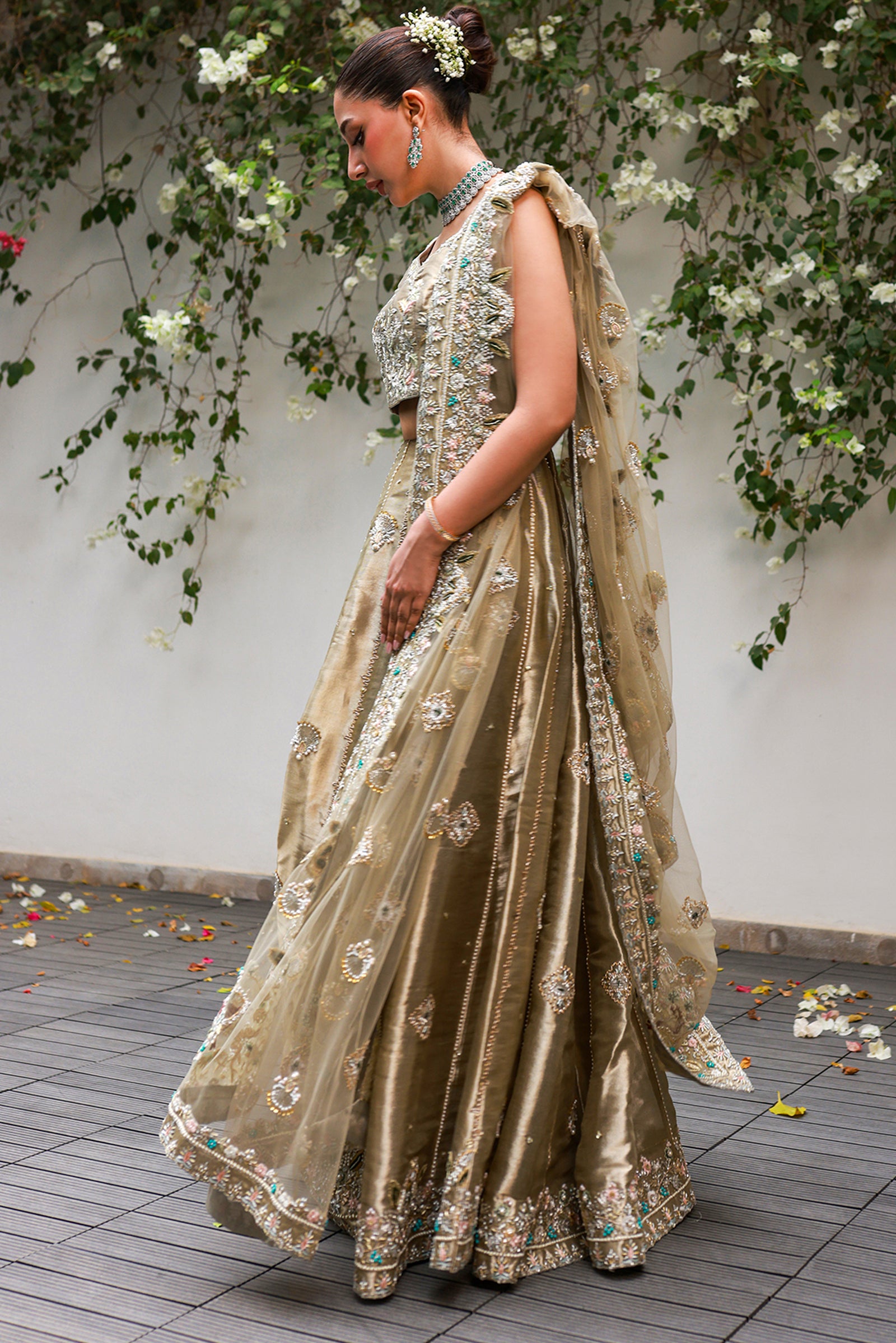 Pariza by Nadia Khan